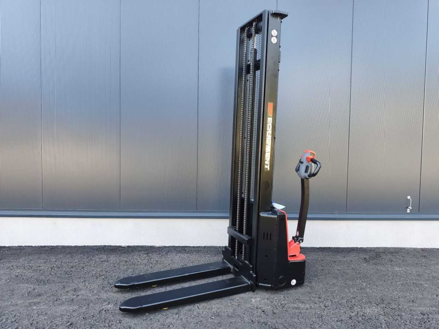 Used Forklift EP DS3 NEUMASCHINE Balstdakšu krautņotājs ar dīseli (Image 1) Used Forklift EP DS3 NEUMASCHINE Balstdakšu krautņotājs ar dīseli (Image 1)