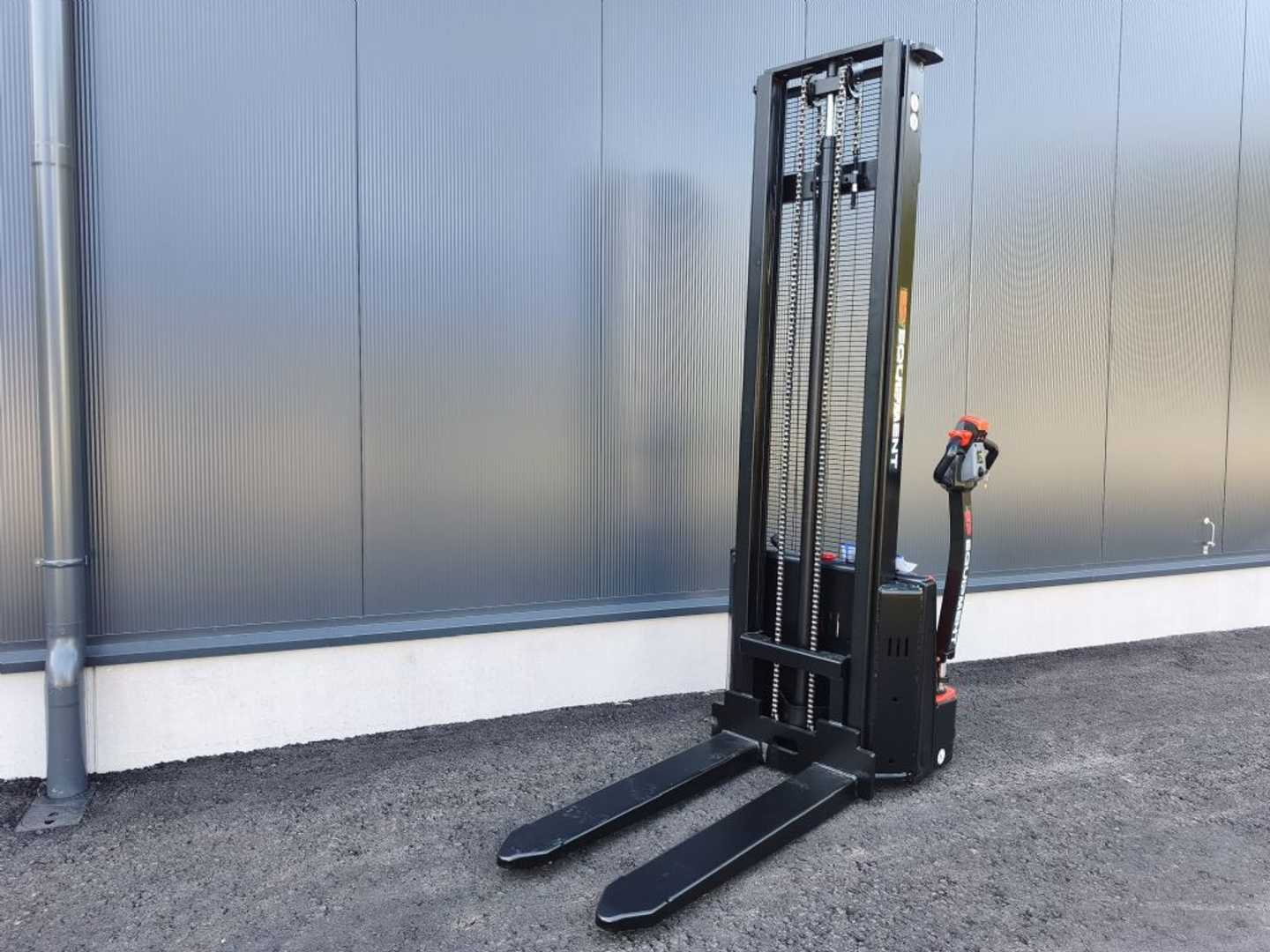 Used Forklift EP DS3 NEUMASCHINE Balstdakšu krautņotājs ar dīseli (Image 2) Used Forklift EP DS3 NEUMASCHINE Balstdakšu krautņotājs ar dīseli (Image 2)