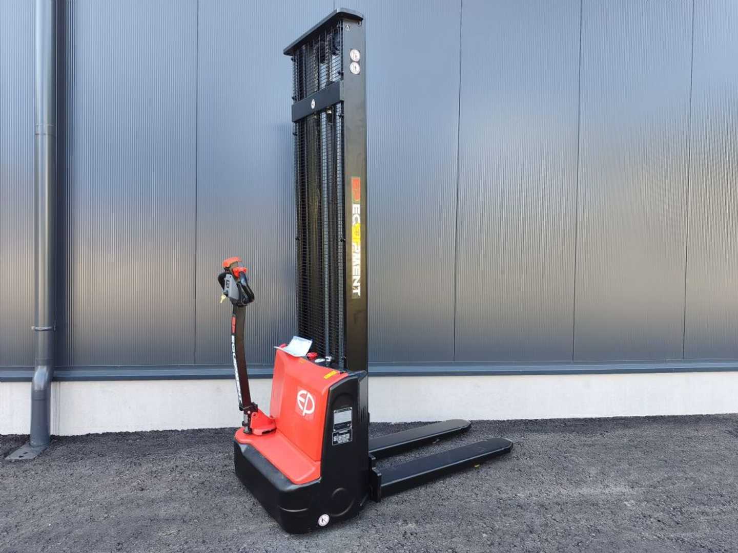Used Forklift EP DS3 NEUMASCHINE Balstdakšu krautņotājs ar dīseli (Image 3) Used Forklift EP DS3 NEUMASCHINE Balstdakšu krautņotājs ar dīseli (Image 3)