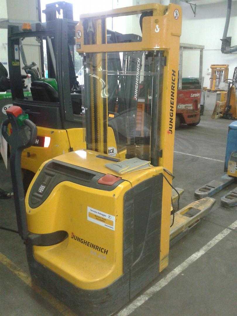 Used Forklift Jungheinrich EJC214 Balstdakšu krautņotājs ar dīseli (Image 1)