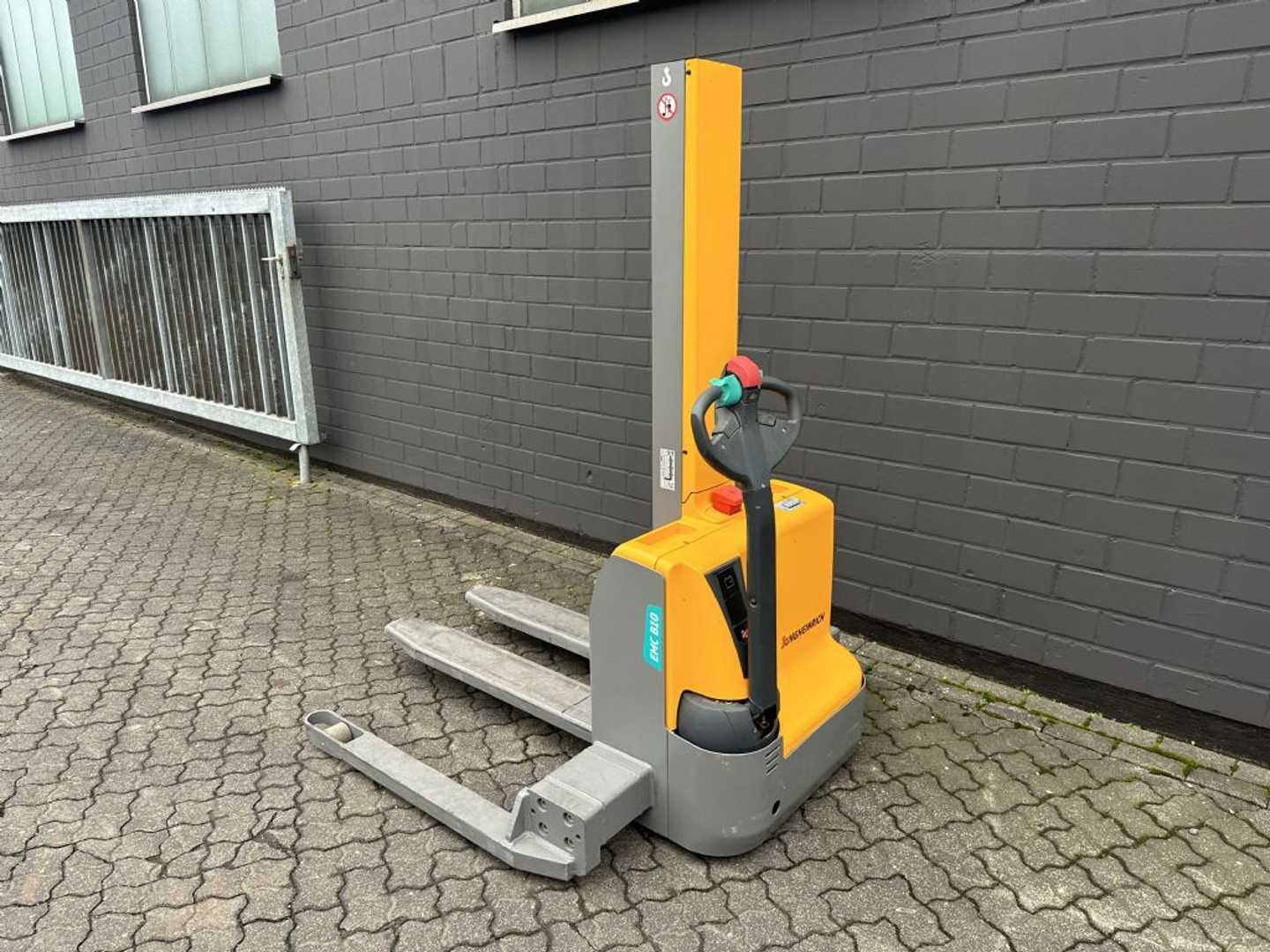 Used Forklift Jungheinrich EMC B10 Balstdakšu krautņotājs ar dīseli (Image 2) Used Forklift Jungheinrich EMC B10 Balstdakšu krautņotājs ar dīseli (Image 2)