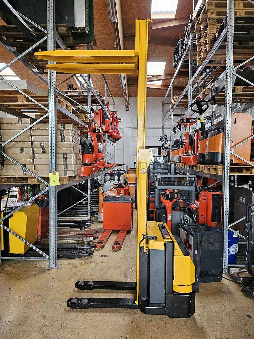 Used Forklift Jungheinrich EJC 12,5 Balstdakšu krautņotājs ar dīseli (Image 1) Used Forklift Jungheinrich EJC 12,5 Balstdakšu krautņotājs ar dīseli (Image 1)