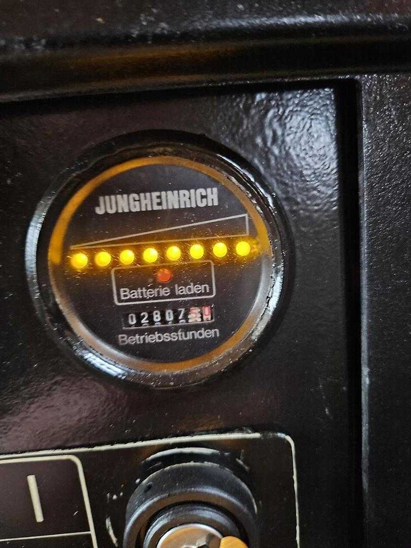 Used Forklift Jungheinrich EJC 12,5 Balstdakšu krautņotājs ar dīseli (Image 6) Used Forklift Jungheinrich EJC 12,5 Balstdakšu krautņotājs ar dīseli (Image 6)