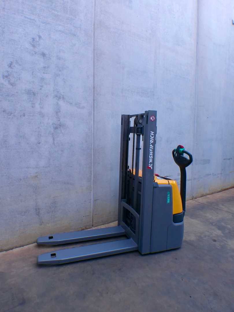 Used Forklift Jungheinrich EJC 110 250 ZT Li-Ion Balstdakšu krautņotājs ar dīseli (Image 1) Used Forklift Jungheinrich EJC 110 250 ZT Li-Ion Balstdakšu krautņotājs ar dīseli (Image 1)