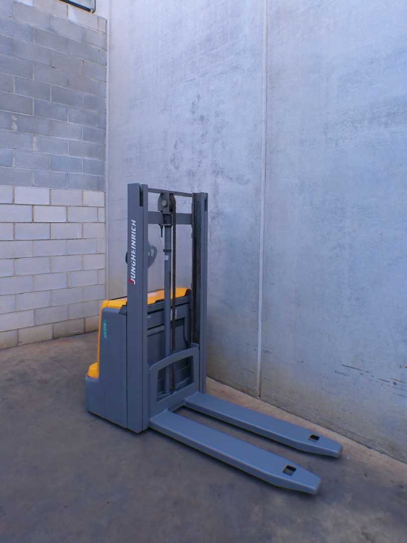 Used Forklift Jungheinrich EJC 110 250 ZT Li-Ion Balstdakšu krautņotājs ar dīseli (Image 4) Used Forklift Jungheinrich EJC 110 250 ZT Li-Ion Balstdakšu krautņotājs ar dīseli (Image 4)