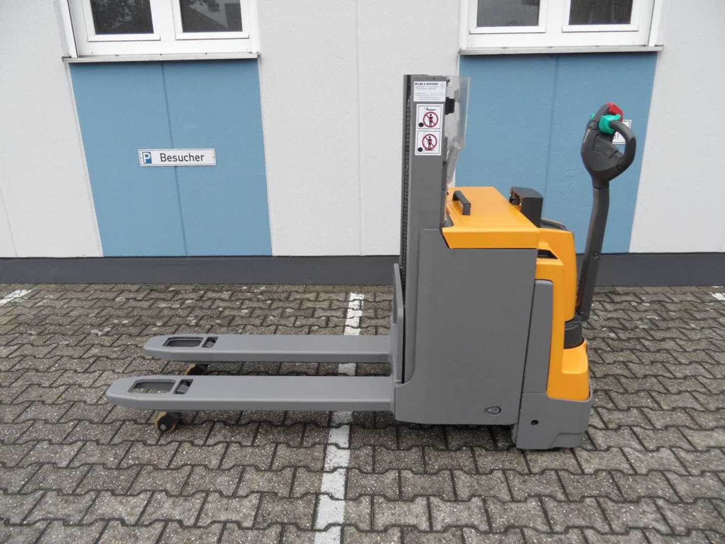 Used Forklift Jungheinrich EJD 220 - NEUE Batterie -Initialhub - Doppelstock Balstdakšu krautņotājs ar dīseli (Image 2)