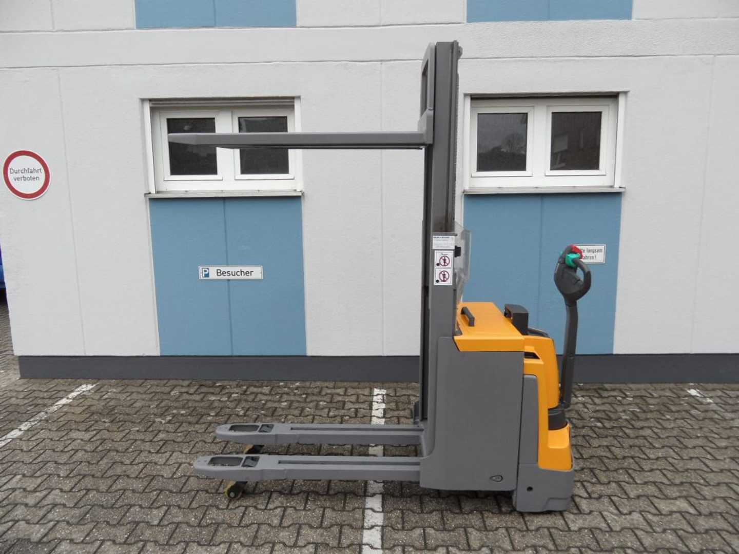 Used Forklift Jungheinrich EJD 220 - NEUE Batterie -Initialhub - Doppelstock Balstdakšu krautņotājs ar dīseli (Image 6)