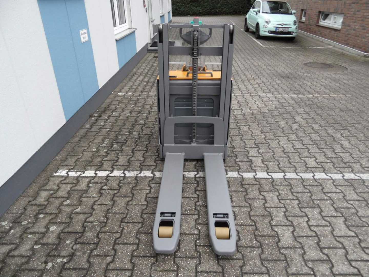 Used Forklift Jungheinrich EJD 220 - NEUE Batterie -Initialhub - Doppelstock Balstdakšu krautņotājs ar dīseli (Image 8)