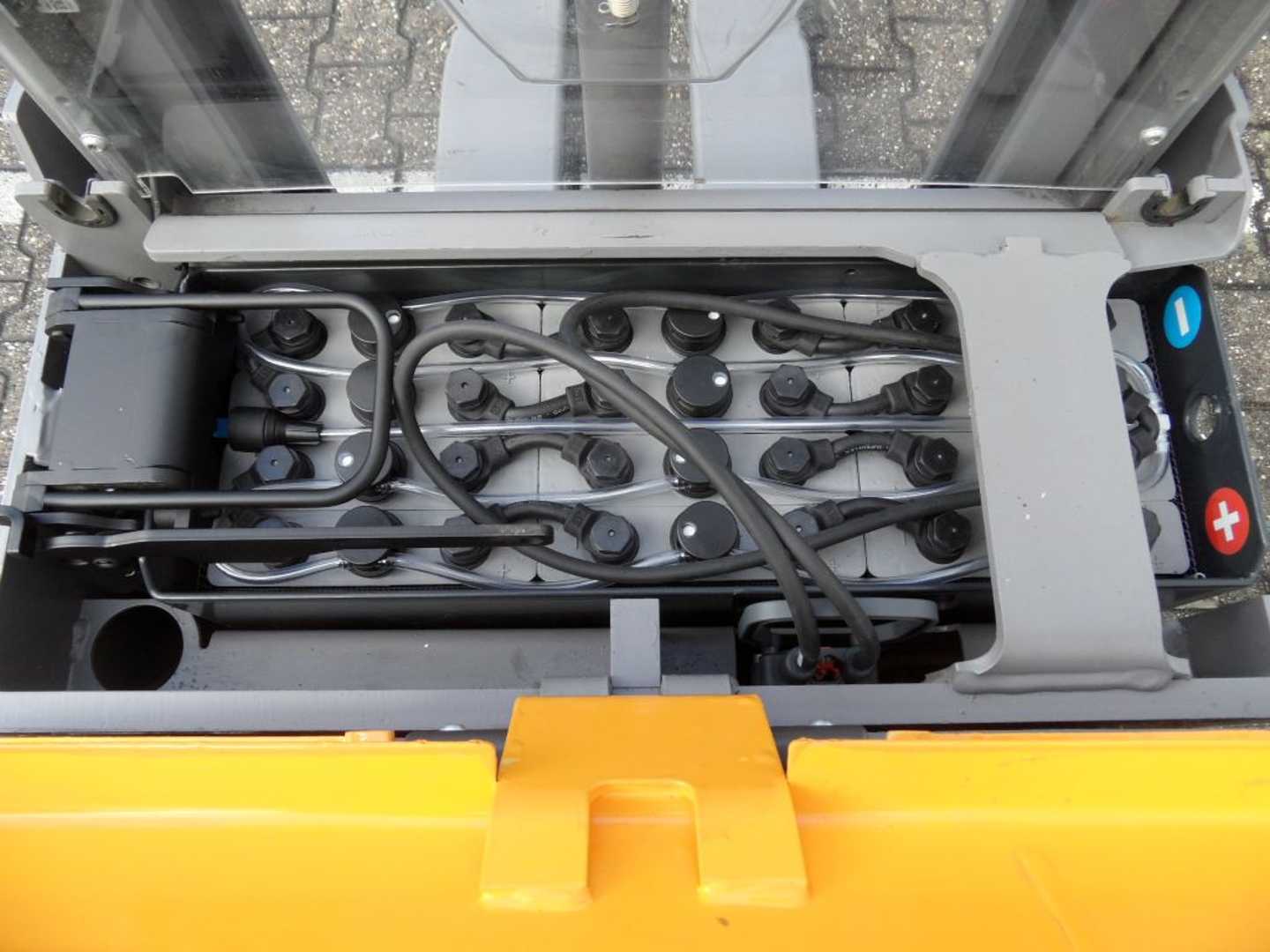Used Forklift Jungheinrich EJD 220 - NEUE Batterie -Initialhub - Doppelstock Balstdakšu krautņotājs ar dīseli (Image 10)