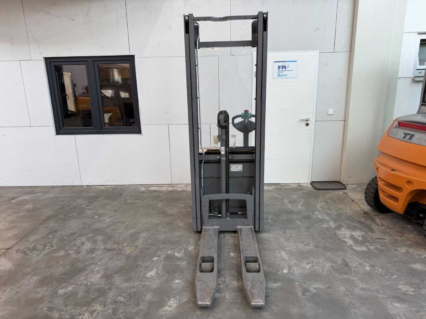 Used Forklift Jungheinrich EJC 216 / nur 353 Std. Balstdakšu krautņotājs ar dīseli (Image 3) Used Forklift Jungheinrich EJC 216 / nur 353 Std. Balstdakšu krautņotājs ar dīseli (Image 3)