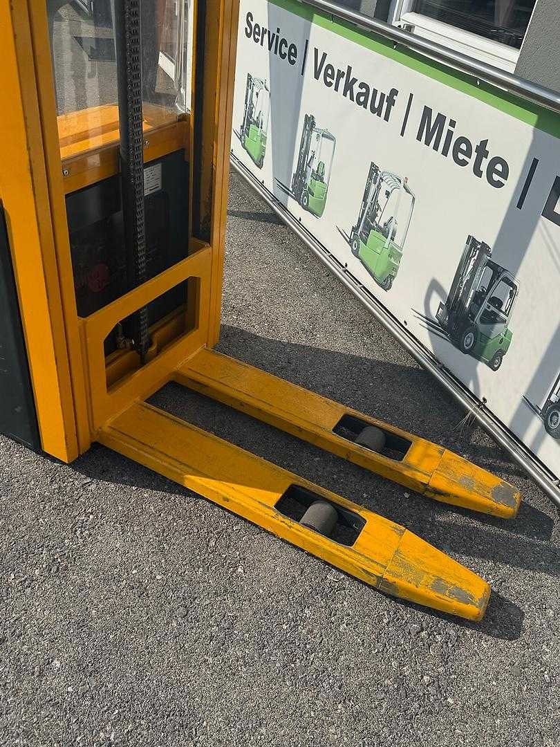 Used Forklift Jungheinrich EJC 112 Balstdakšu krautņotājs ar dīseli (Image 3) Used Forklift Jungheinrich EJC 112 Balstdakšu krautņotājs ar dīseli (Image 3)