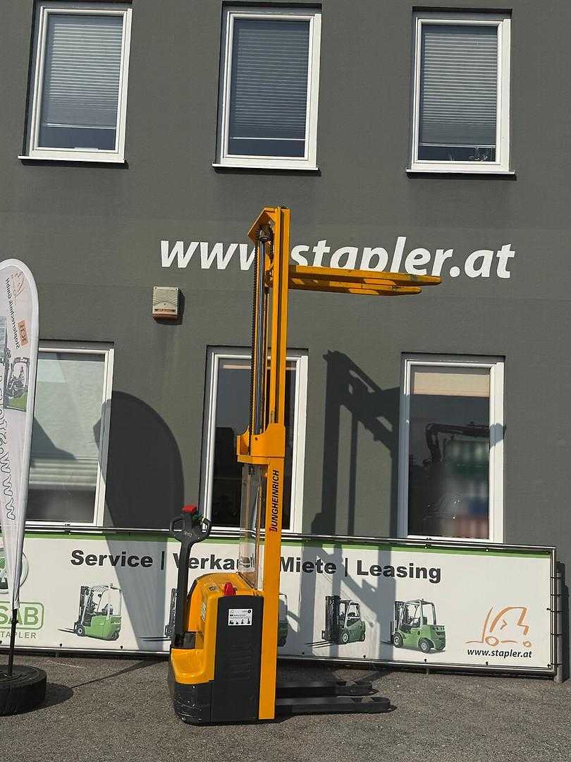Used Forklift Jungheinrich EJC 112 Balstdakšu krautņotājs ar dīseli (Image 4) Used Forklift Jungheinrich EJC 112 Balstdakšu krautņotājs ar dīseli (Image 4)
