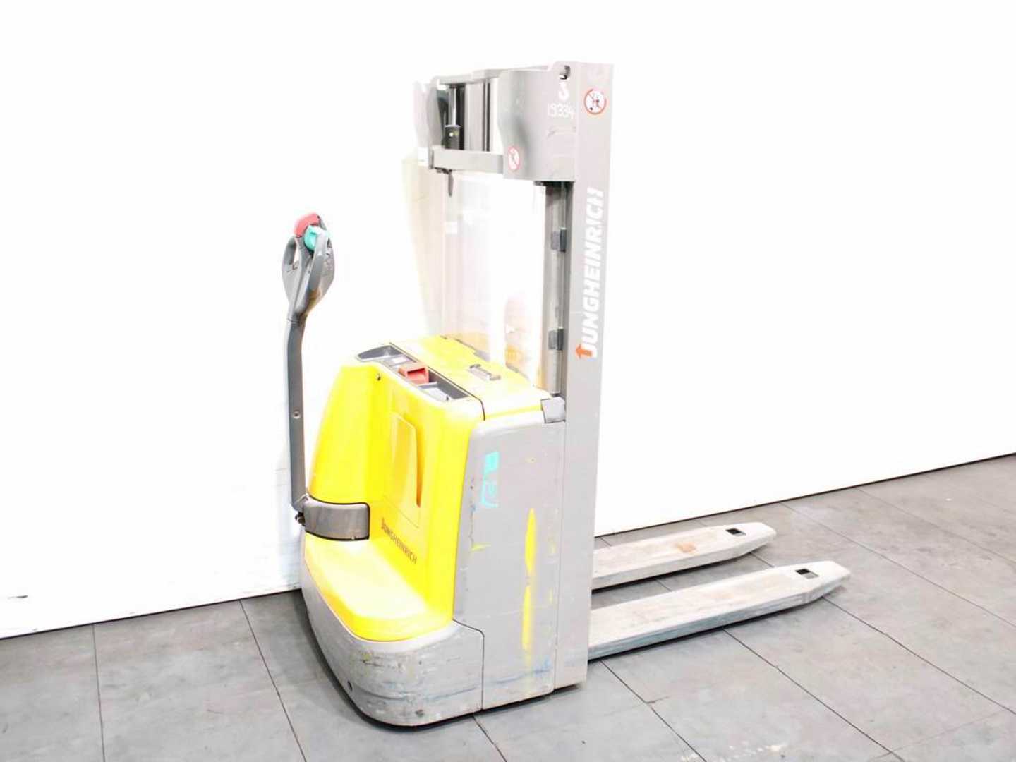 Used Forklift Jungheinrich EJC 110 G115-57-250ZZ Li-Ion Balstdakšu krautņotājs ar dīseli (Image 2) Used Forklift Jungheinrich EJC 110 G115-57-250ZZ Li-Ion Balstdakšu krautņotājs ar dīseli (Image 2)