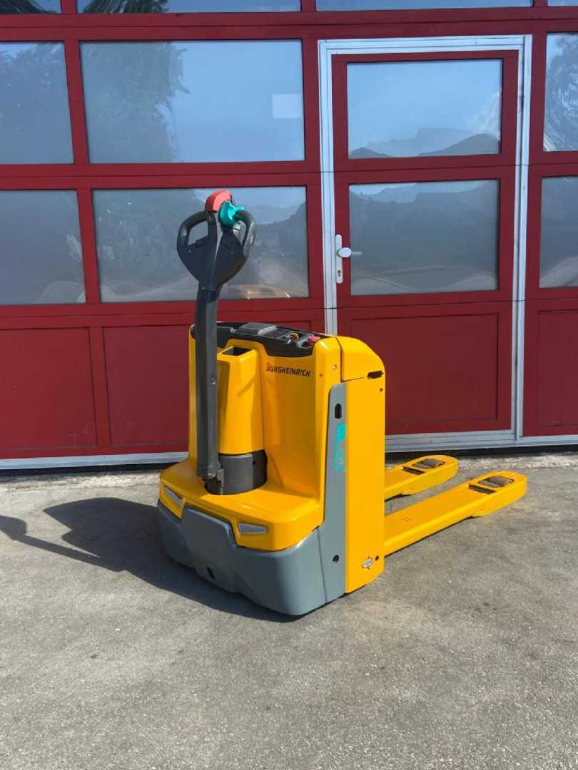 Used Forklift Jungheinrich EJE116 Balstdakšu krautņotājs ar dīseli (Image 3)