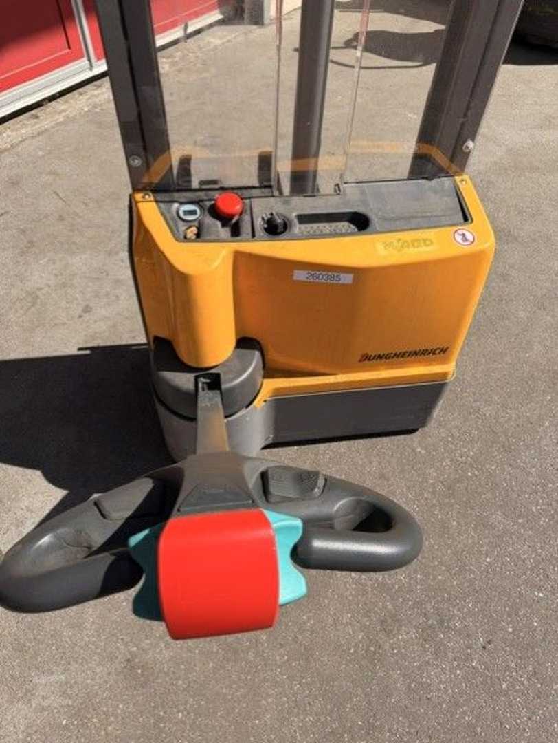 Used Forklift Jungheinrich EJC M10 Balstdakšu krautņotājs ar dīseli (Image 3) Used Forklift Jungheinrich EJC M10 Balstdakšu krautņotājs ar dīseli (Image 3)