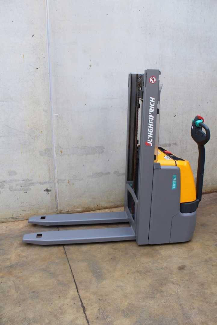 Used Forklift Jungheinrich EJC 110 250 ZT Li-Ion Balstdakšu krautņotājs ar dīseli (Image 18) Used Forklift Jungheinrich EJC 110 250 ZT Li-Ion Balstdakšu krautņotājs ar dīseli (Image 18)