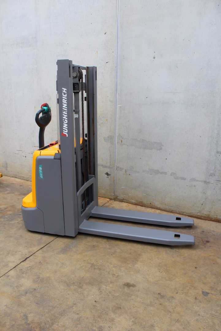 Used Forklift Jungheinrich EJC 110 250 ZT Li-Ion Balstdakšu krautņotājs ar dīseli (Image 20) Used Forklift Jungheinrich EJC 110 250 ZT Li-Ion Balstdakšu krautņotājs ar dīseli (Image 20)