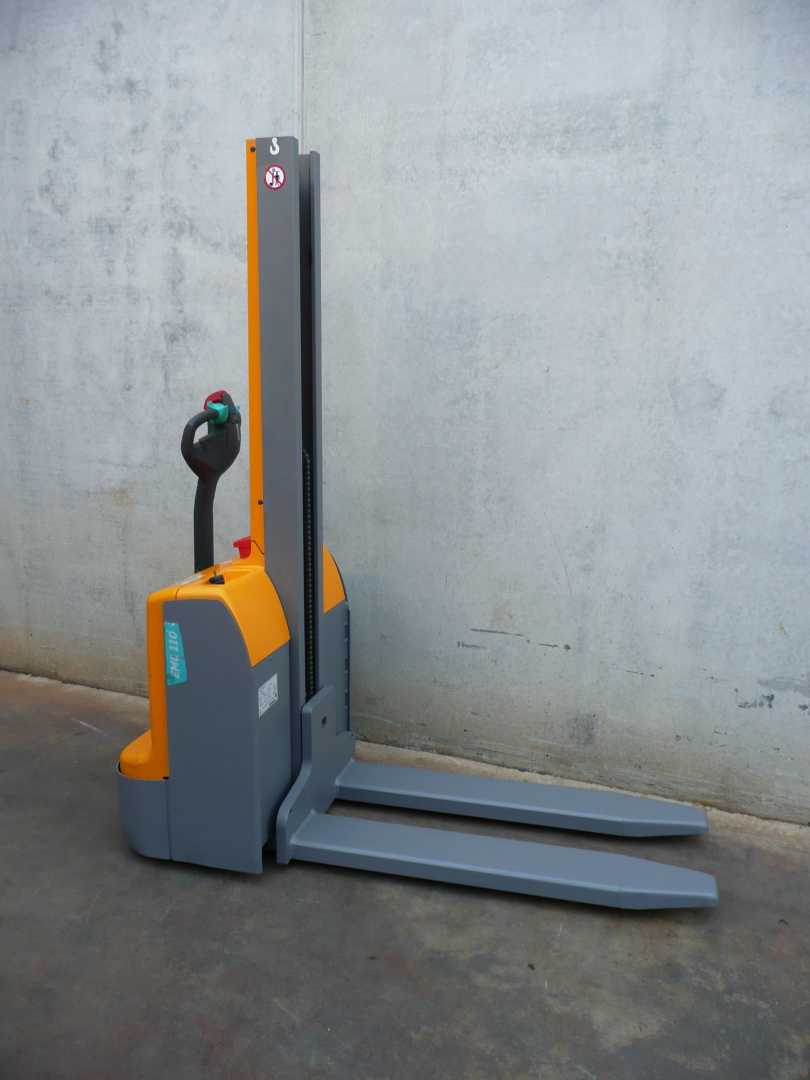Used Forklift Jungheinrich EMC 110 154 E Balstdakšu krautņotājs ar dīseli (Image 16) Used Forklift Jungheinrich EMC 110 154 E Balstdakšu krautņotājs ar dīseli (Image 16)
