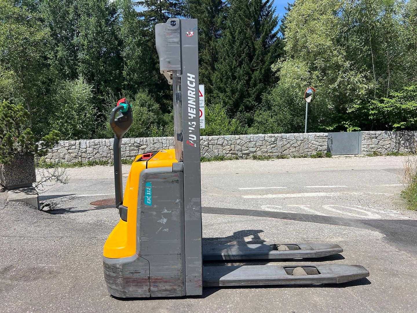 Used Forklift Jungheinrich EJC 112 - 250ZT Balstdakšu krautņotājs ar dīseli (Image 2) Used Forklift Jungheinrich EJC 112 - 250ZT Balstdakšu krautņotājs ar dīseli (Image 2)