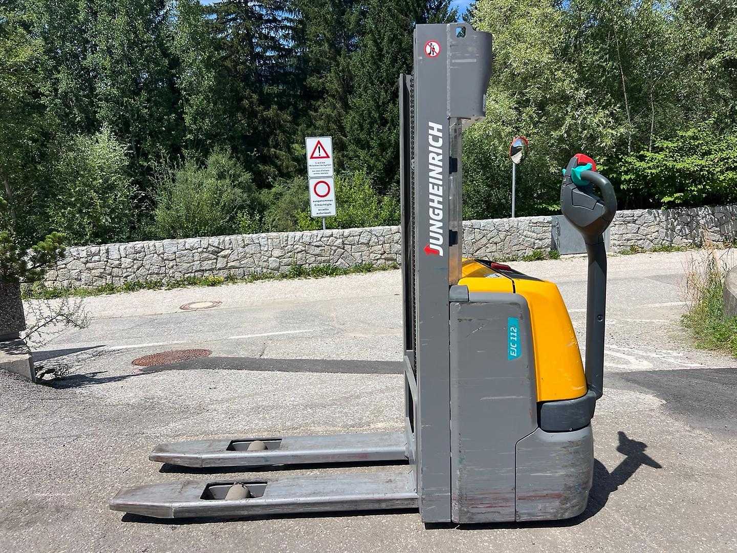 Used Forklift Jungheinrich EJC 112 - 250ZT Balstdakšu krautņotājs ar dīseli (Image 5) Used Forklift Jungheinrich EJC 112 - 250ZT Balstdakšu krautņotājs ar dīseli (Image 5)