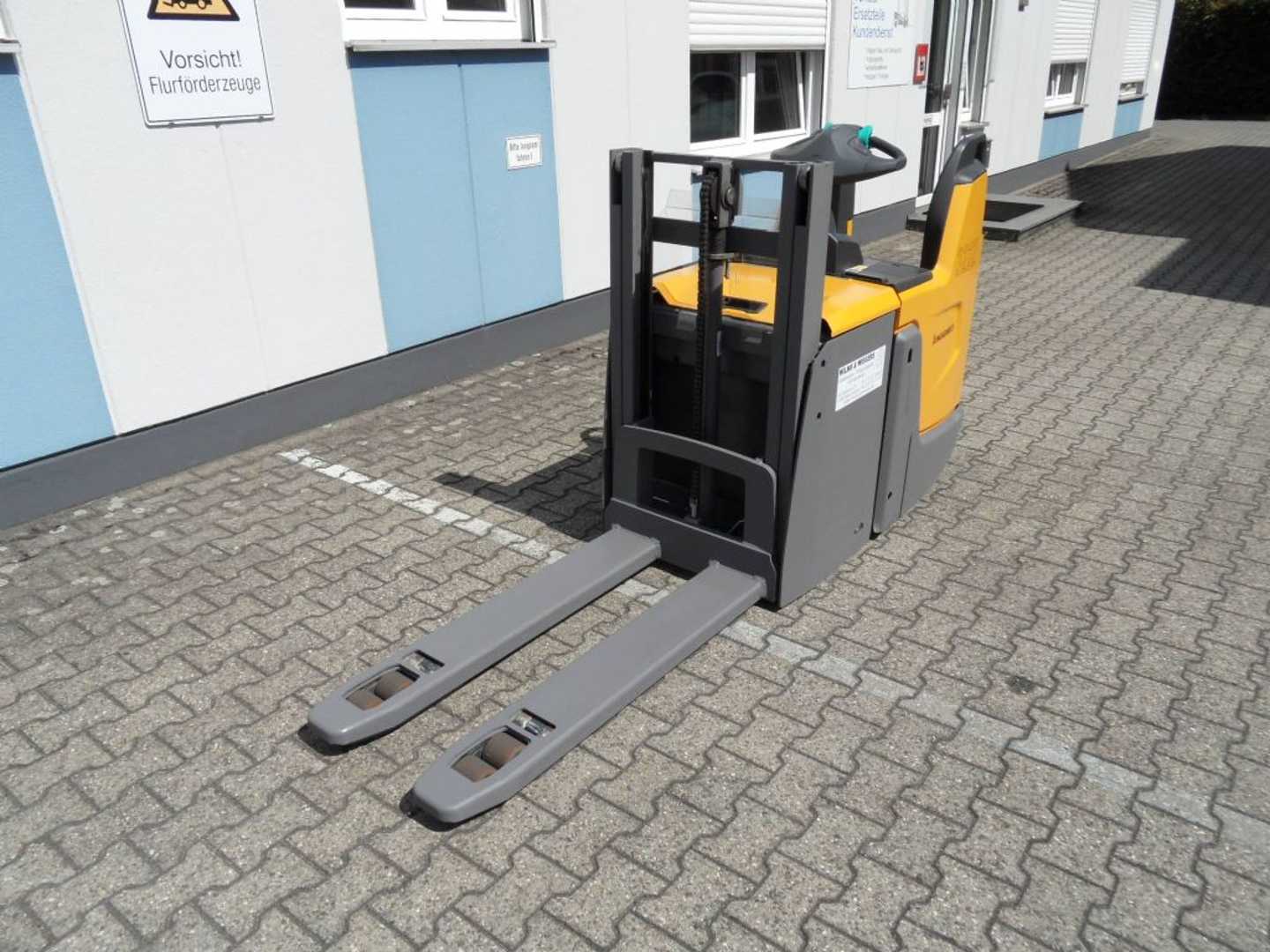 Used Forklift Jungheinrich ERD 220 - Doppelstock - Initialhub - Plattform Balstdakšu krautņotājs ar dīseli (Image 2)