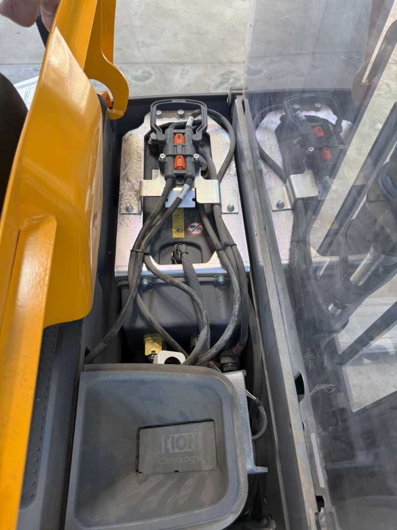 Used Forklift Jungheinrich ERC 214 / nur 1934 Std. Balstdakšu krautņotājs ar dīseli (Image 6) Used Forklift Jungheinrich ERC 214 / nur 1934 Std. Balstdakšu krautņotājs ar dīseli (Image 6)