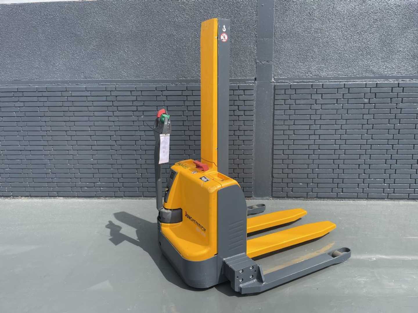 Used Forklift Jungheinrich EMC B 10 Baujahr 2012 HH 1,54M Breitspur Balstdakšu krautņotājs ar dīseli (Image 3) Used Forklift Jungheinrich EMC B 10 Baujahr 2012 HH 1,54M Breitspur Balstdakšu krautņotājs ar dīseli (Image 3)