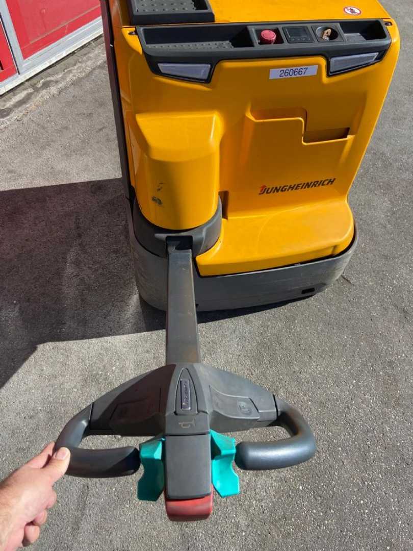 Used Forklift Jungheinrich EJC214 Balstdakšu krautņotājs ar dīseli (Image 2)