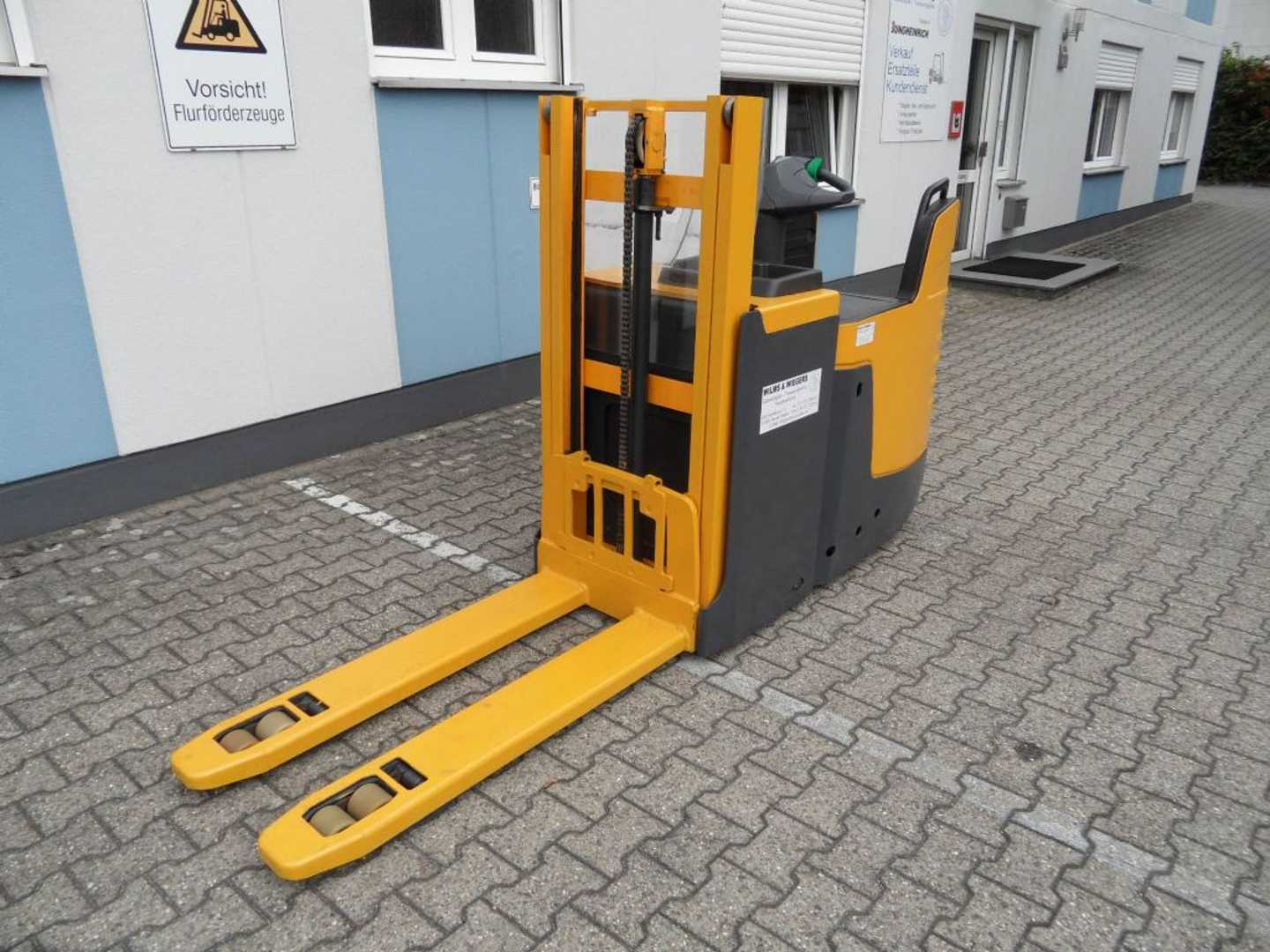Used Forklift Jungheinrich ERD 220 - 2 Meter Hubhöhe - feste Plattform Balstdakšu krautņotājs ar dīseli (Image 2)