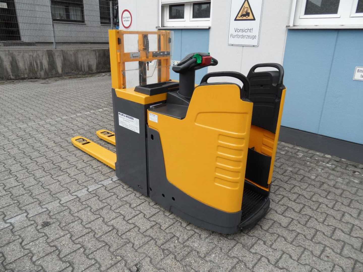 Used Forklift Jungheinrich ERD 220 - 2 Meter Hubhöhe - feste Plattform Balstdakšu krautņotājs ar dīseli (Image 3)