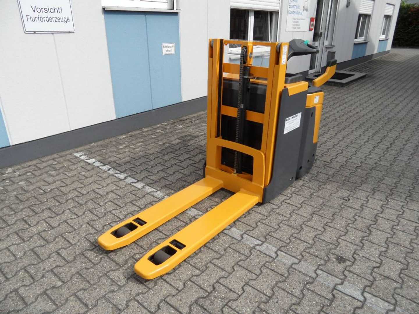 Used Forklift Jungheinrich ERD 220 - NEUE Batterie - Plattform klappbar Balstdakšu krautņotājs ar dīseli (Image 7)