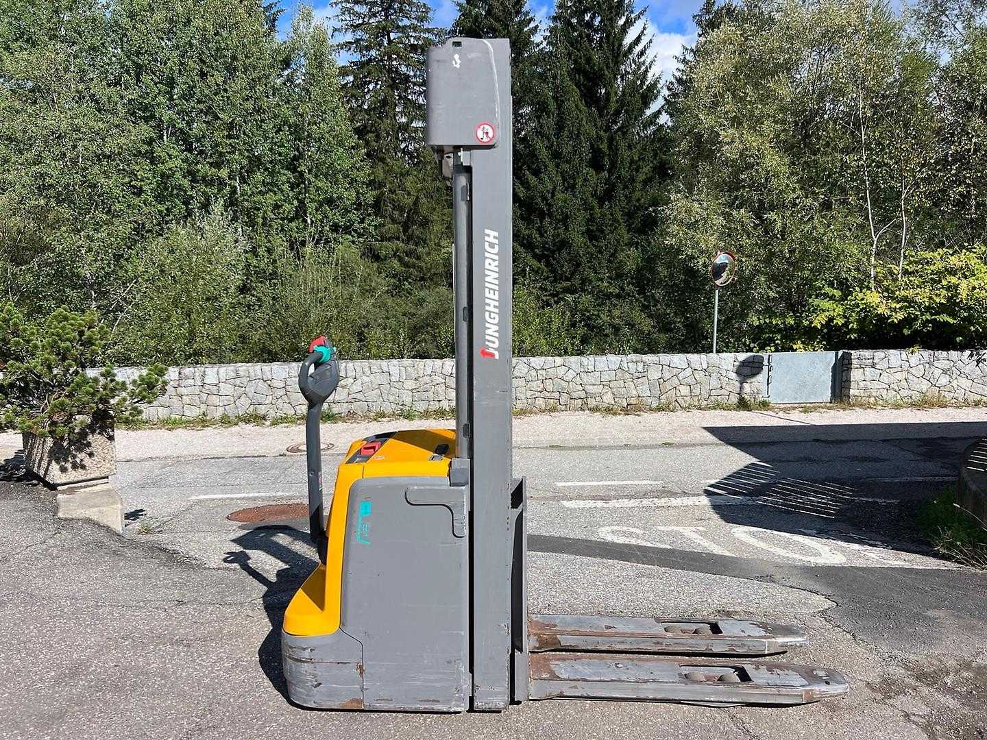 Used Forklift Jungheinrich EJC 220 - 480DZ Balstdakšu krautņotājs ar dīseli (Image 2)