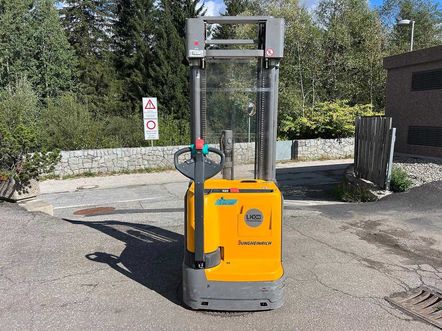 Used Forklift Jungheinrich EJC 220 - 480DZ Balstdakšu krautņotājs ar dīseli (Image 3)