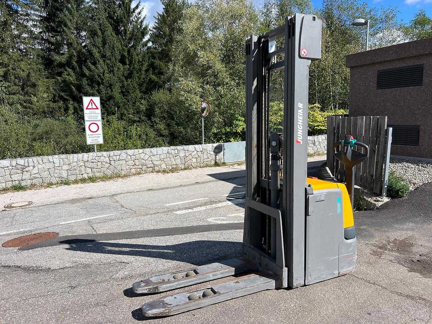 Used Forklift Jungheinrich EJC 220 - 480DZ Balstdakšu krautņotājs ar dīseli (Image 4)