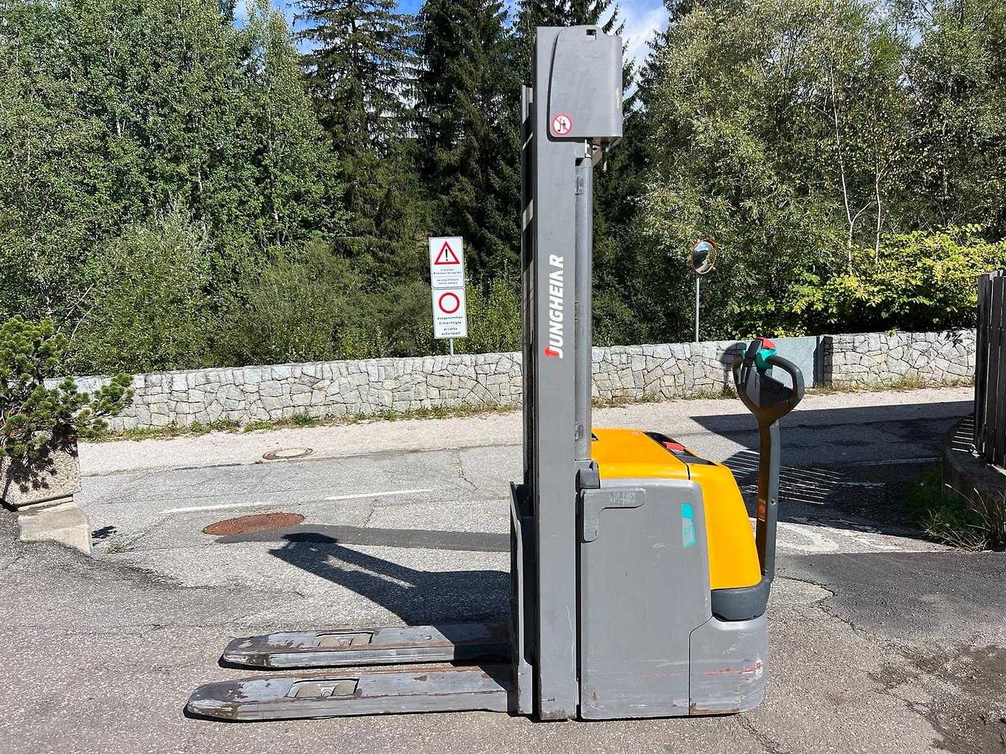 Used Forklift Jungheinrich EJC 220 - 480DZ Balstdakšu krautņotājs ar dīseli (Image 5)