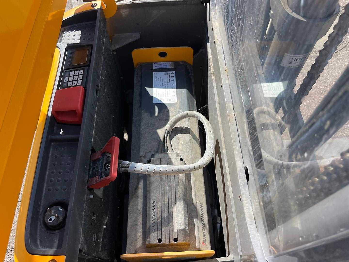 Used Forklift Jungheinrich EJC 220 - 480DZ Balstdakšu krautņotājs ar dīseli (Image 8)