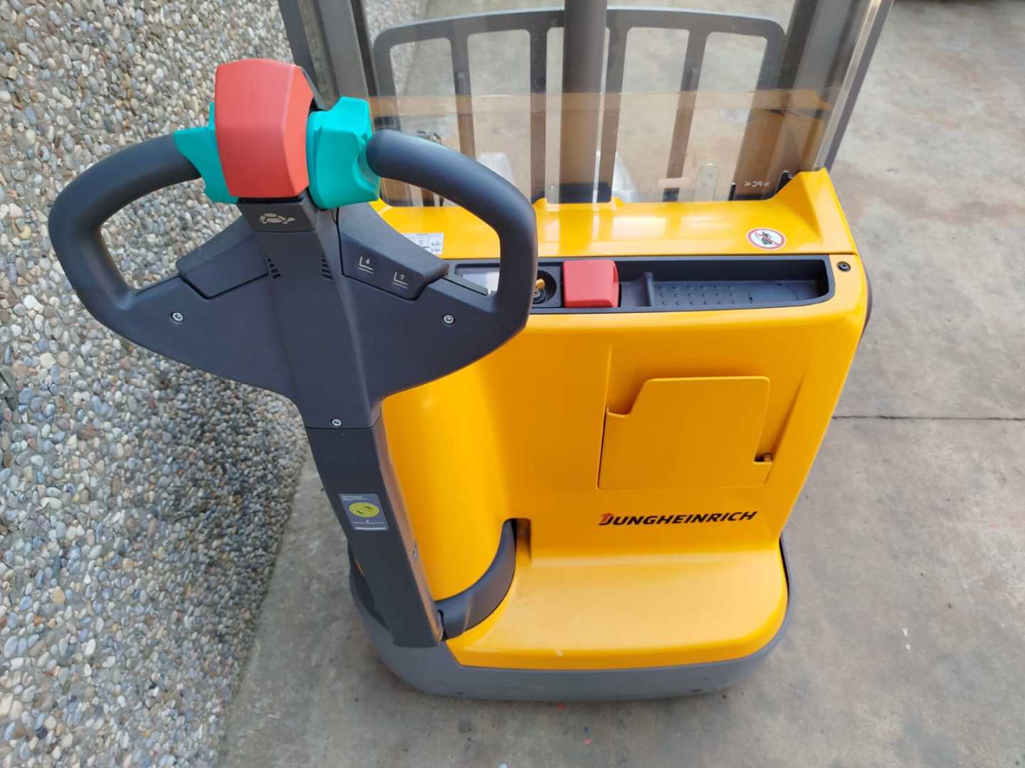 Used Forklift Jungheinrich EJC112 Balstdakšu krautņotājs ar dīseli (Image 5) Used Forklift Jungheinrich EJC112 Balstdakšu krautņotājs ar dīseli (Image 5)
