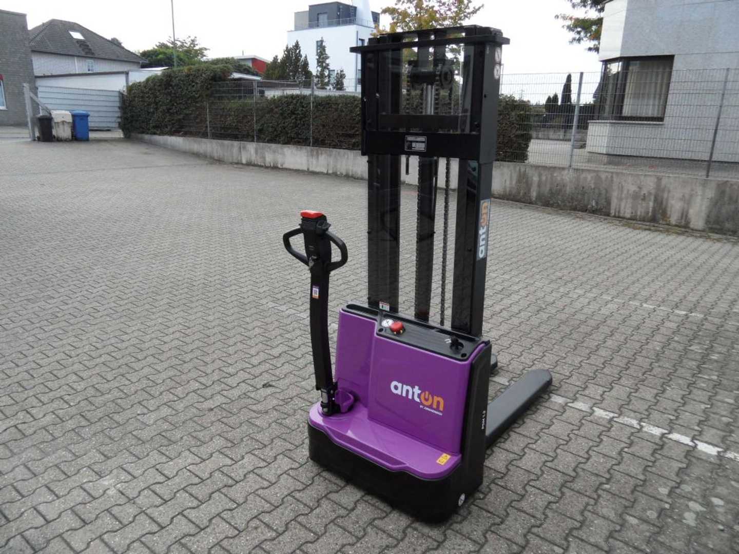 Used Forklift Jungheinrich AntOn PSM 1.2 - NEU - Lithium-Batterie Balstdakšu krautņotājs ar dīseli (Image 2)