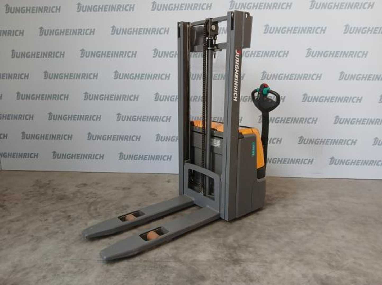 Used Forklift Jungheinrich EJC 112 115 290ZT Balstdakšu krautņotājs ar dīseli (Image 2) Used Forklift Jungheinrich EJC 112 115 290ZT Balstdakšu krautņotājs ar dīseli (Image 2)