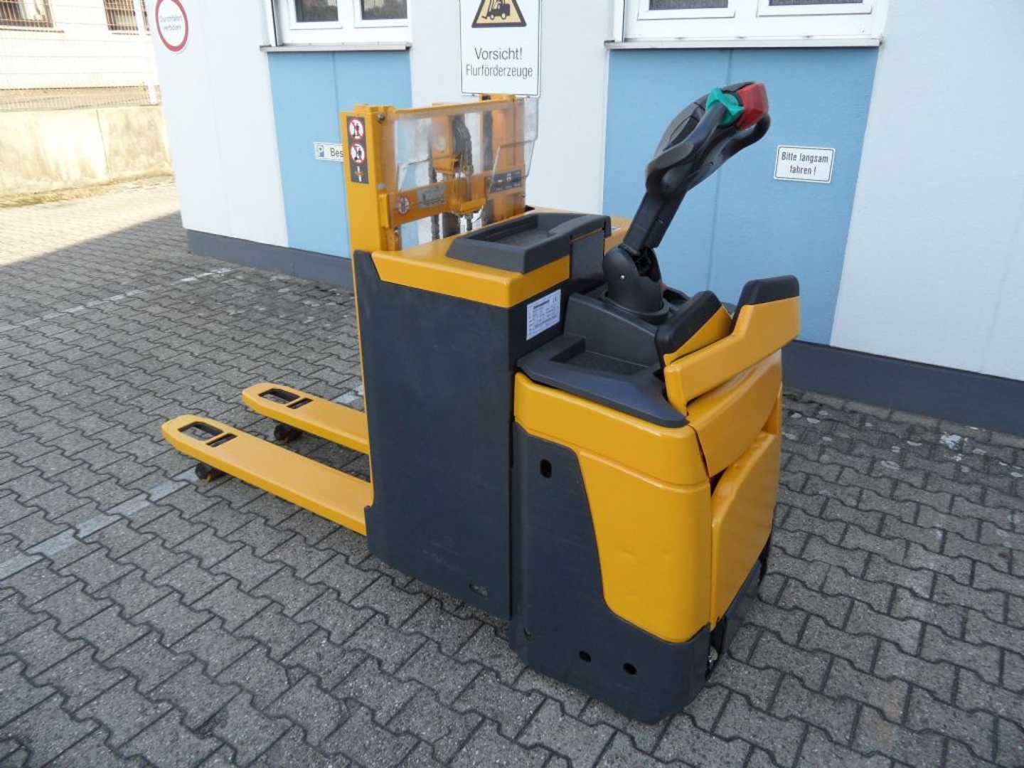 Used Forklift Jungheinrich ERD 220 - NEUE Batterie - Plattform klappbar Balstdakšu krautņotājs ar dīseli (Image 8)