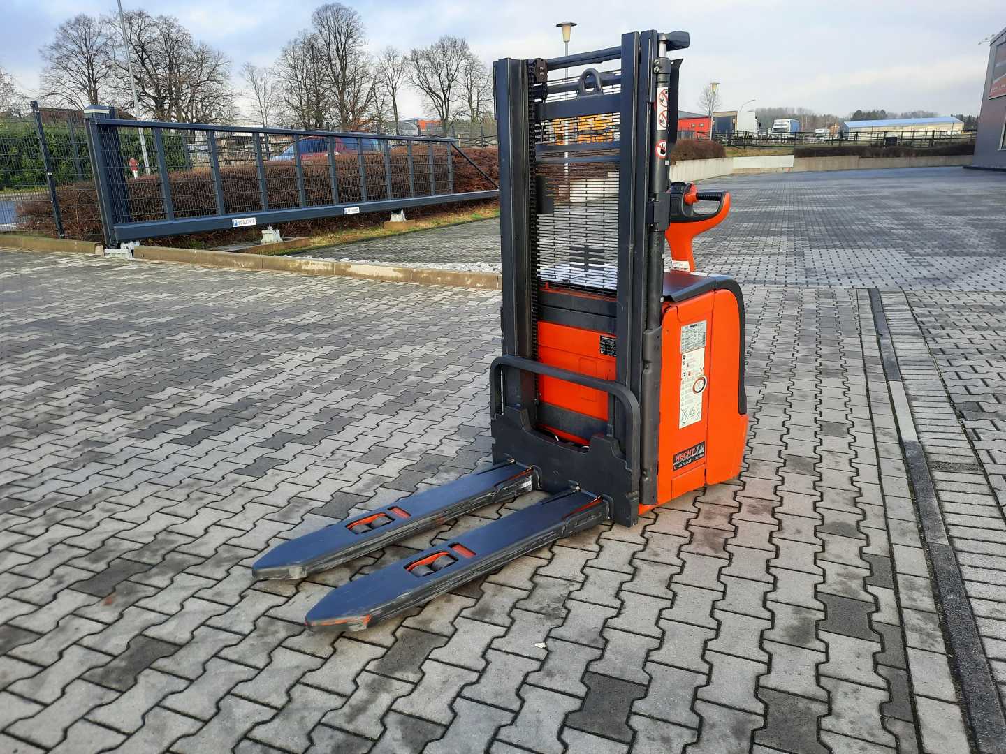 Used Forklift Linde L14 nur 402 Std Batterie 01/22 Balstdakšu krautņotājs ar dīseli (Image 7) Used Forklift Linde L14 nur 402 Std Batterie 01/22 Balstdakšu krautņotājs ar dīseli (Image 7)