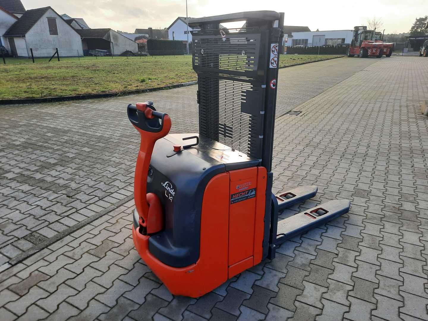 Used Forklift Linde L14 nur 402 Std Batterie 01/22 Balstdakšu krautņotājs ar dīseli (Image 9) Used Forklift Linde L14 nur 402 Std Batterie 01/22 Balstdakšu krautņotājs ar dīseli (Image 9)