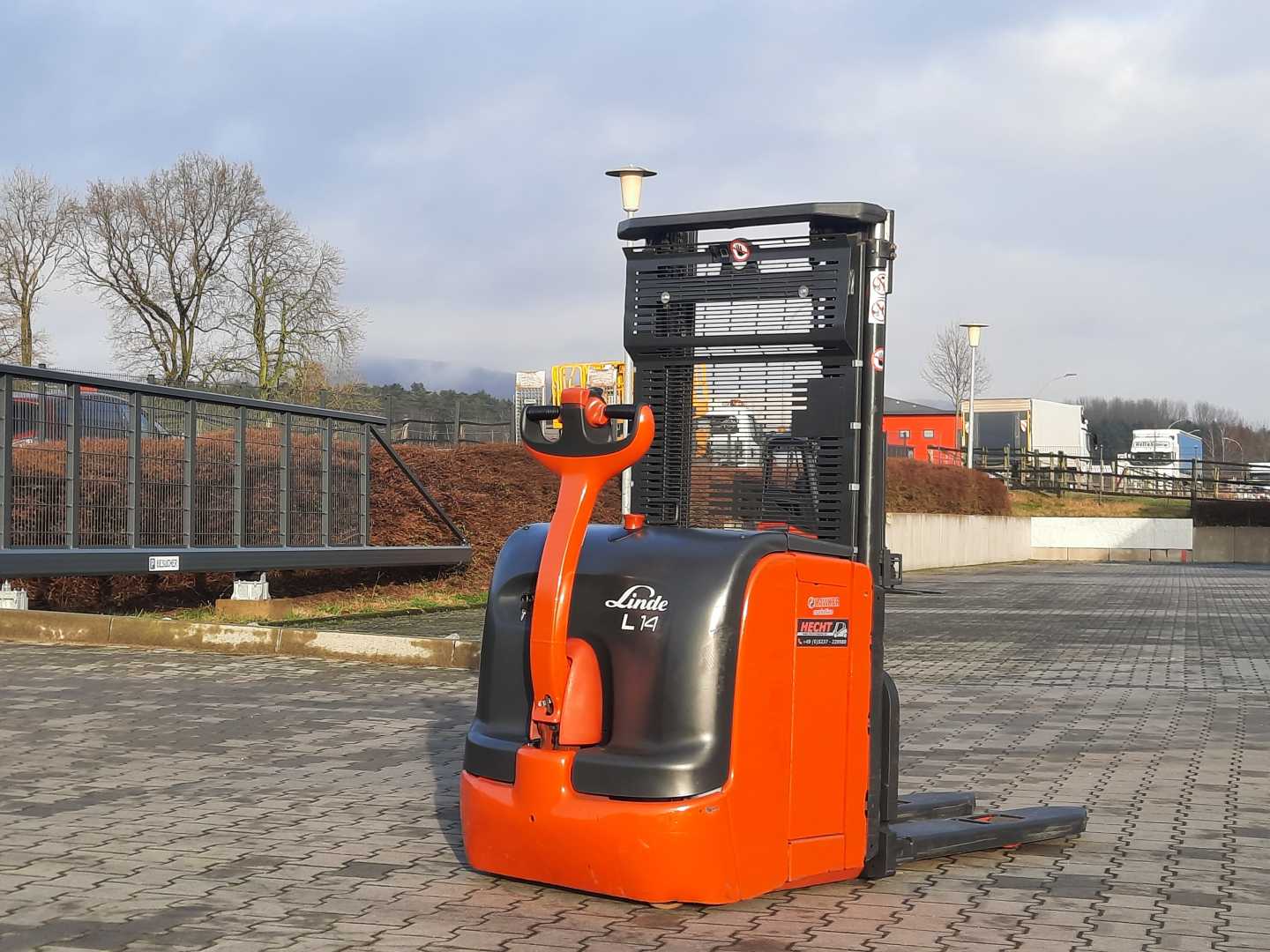 Used Forklift Linde L14 nur 402 Std Batterie 01/22 Balstdakšu krautņotājs ar dīseli (Image 10) Used Forklift Linde L14 nur 402 Std Batterie 01/22 Balstdakšu krautņotājs ar dīseli (Image 10)