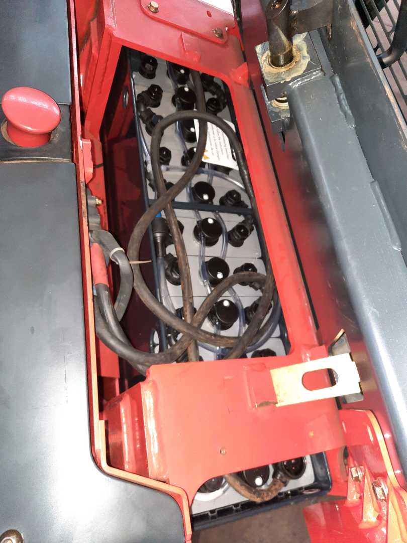 Used Forklift Linde L14 nur 402 Std Batterie 01/22 Balstdakšu krautņotājs ar dīseli (Image 13) Used Forklift Linde L14 nur 402 Std Batterie 01/22 Balstdakšu krautņotājs ar dīseli (Image 13)
