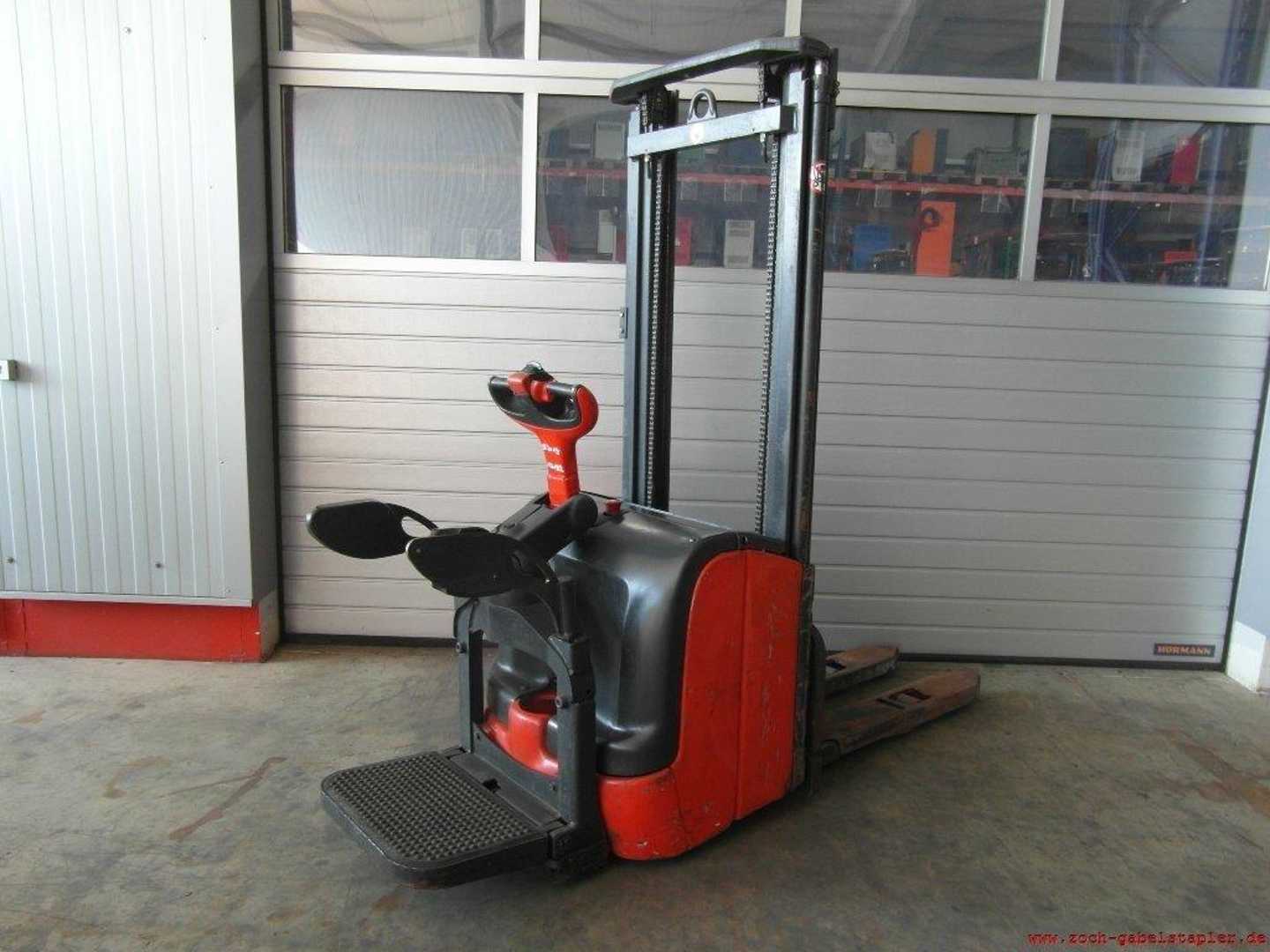 Used Forklift Linde L16APi-372 Balstdakšu krautņotājs ar dīseli (Image 3) Used Forklift Linde L16APi-372 Balstdakšu krautņotājs ar dīseli (Image 3)