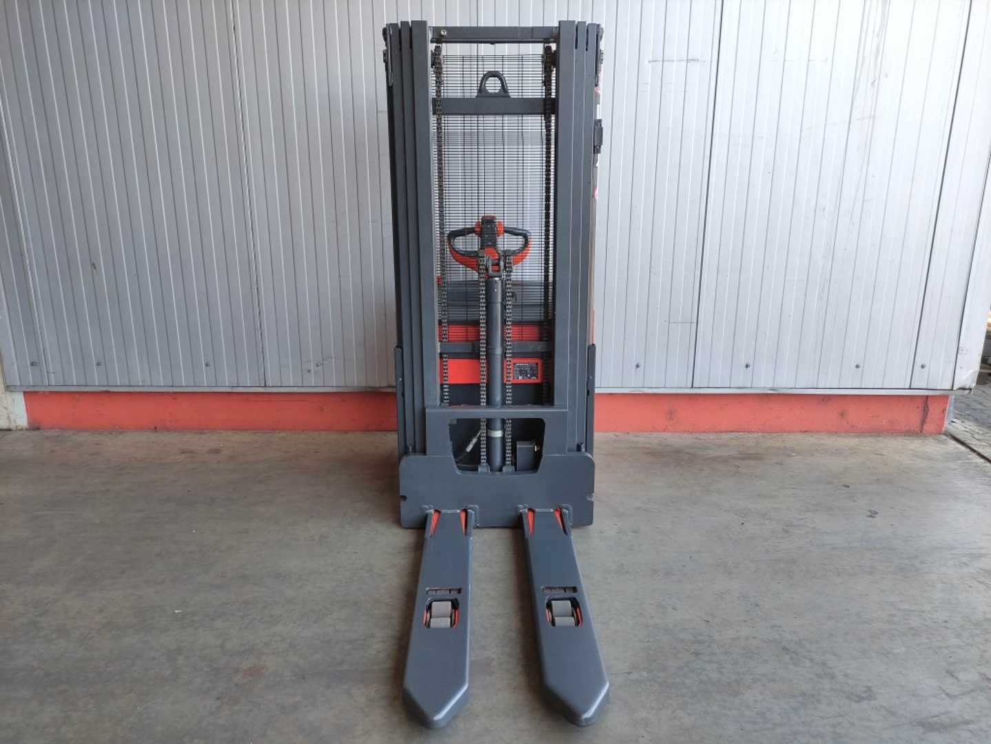 Used Forklift Linde L16i-1173 Balstdakšu krautņotājs ar dīseli (Image 3)