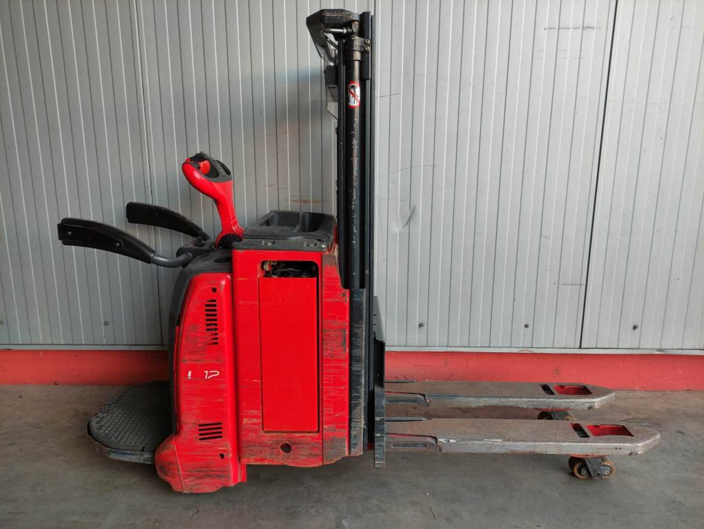 Used Forklift Linde L12LAPi Balstdakšu krautņotājs ar dīseli (Image 2) Used Forklift Linde L12LAPi Balstdakšu krautņotājs ar dīseli (Image 2)