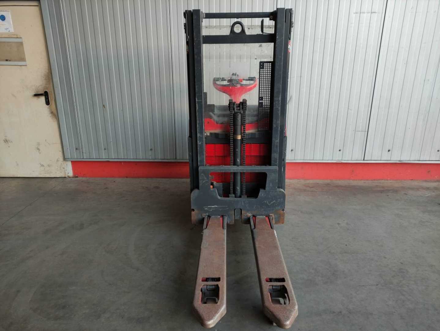 Used Forklift Linde L12LAPi Balstdakšu krautņotājs ar dīseli (Image 3) Used Forklift Linde L12LAPi Balstdakšu krautņotājs ar dīseli (Image 3)