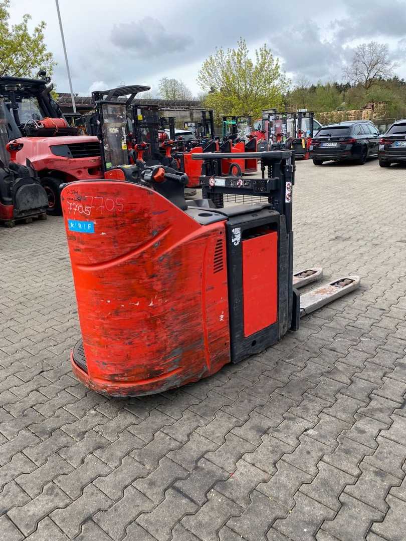 Used Forklift Linde D 12 SP Balstdakšu krautņotājs ar dīseli (Image 2) Used Forklift Linde D 12 SP Balstdakšu krautņotājs ar dīseli (Image 2)