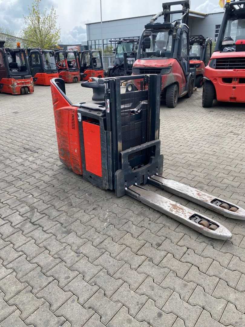 Used Forklift Linde D 12 SP Balstdakšu krautņotājs ar dīseli (Image 3) Used Forklift Linde D 12 SP Balstdakšu krautņotājs ar dīseli (Image 3)